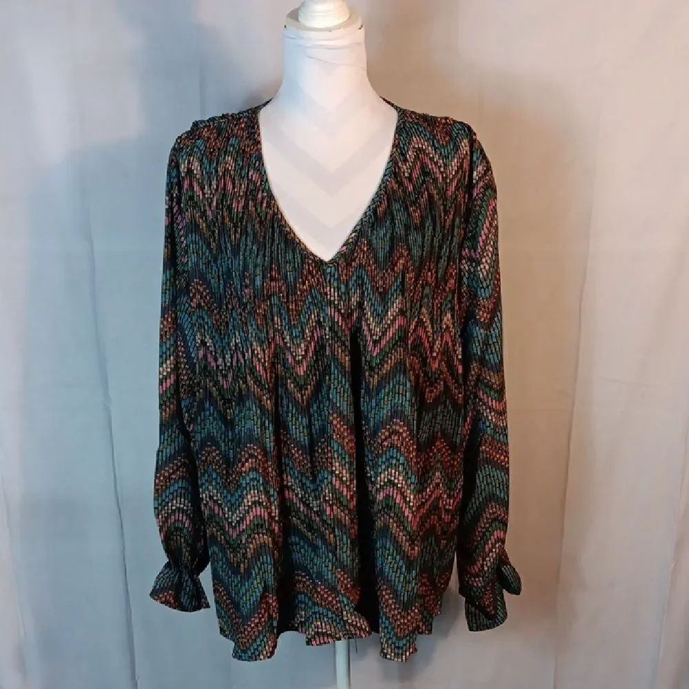 Suzanne Betro Multicolor V-Neck Women's Top